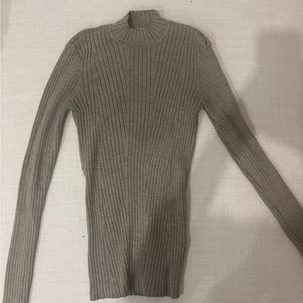 NWOT H&M ribbed mock neck sweater